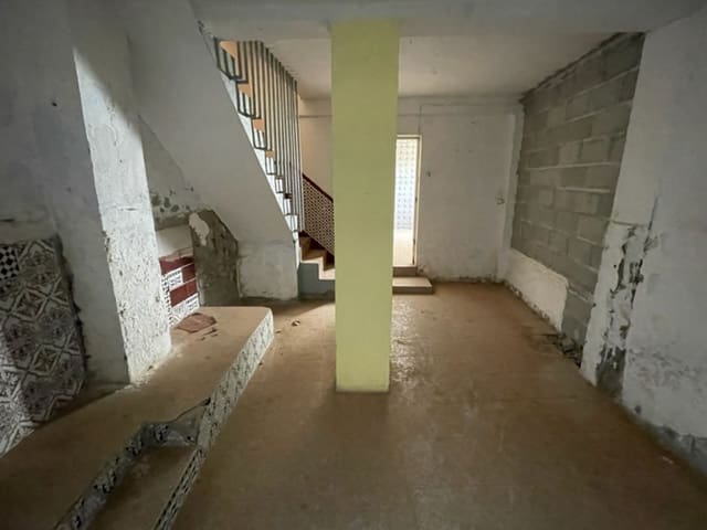 5 slaapkamer Huis te koop in Salobrena met garage - € 199.500 (Ref: 7045824)