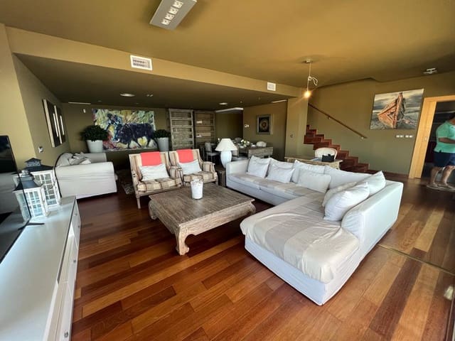 4 Zimmer Villa zu verkaufen in Almuñécar mit Pool - 1.300.000 € (Ref: 7110105)