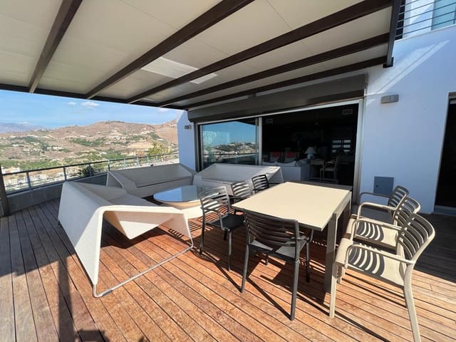 4 Zimmer Villa zu verkaufen in Almuñécar mit Pool - 1.300.000 € (Ref: 7110105)