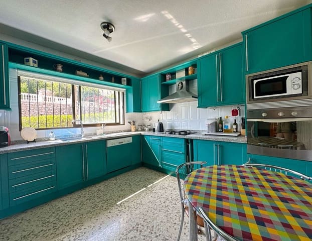 5 Zimmer Villa zu verkaufen in Salobreña mit Pool Garage - 775.000 € (Ref: 7683269)