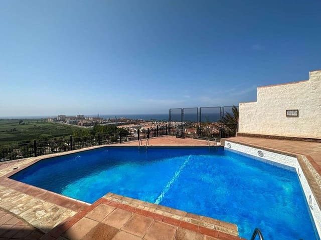 3 bedroom Beach Apartment for sale in Salobreña with pool - € 299,000 (Ref: 7709829)