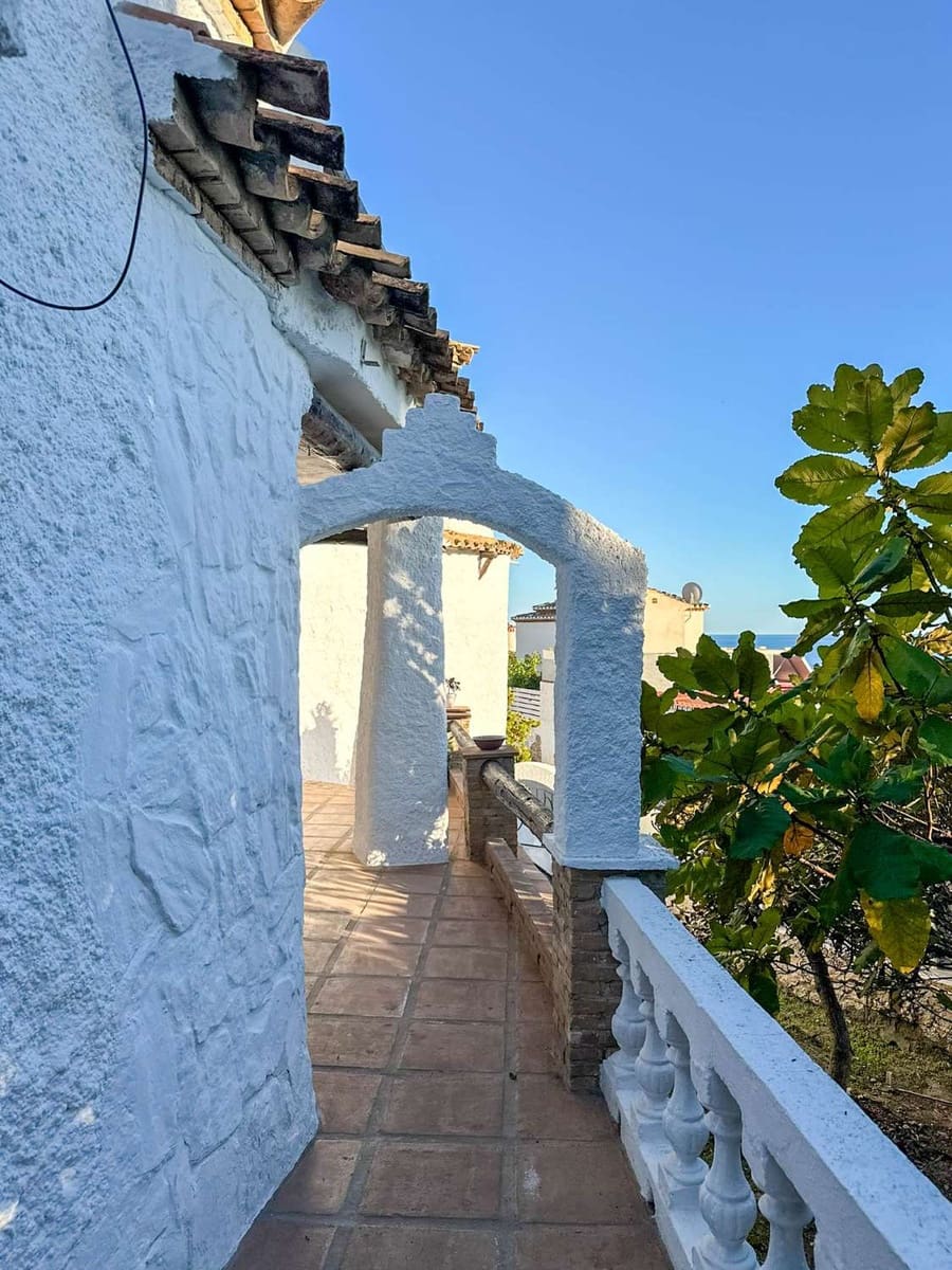 2 slaapkamer Halfvrijstaande villa te koop in Salobrena - € 329.000 (Ref: 7733453)