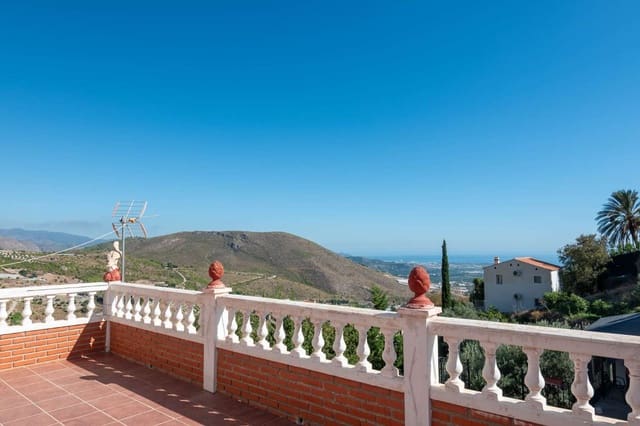 4 bedroom Townhouse for sale in Molvízar with pool - € 295,000 (Ref: 7734879)