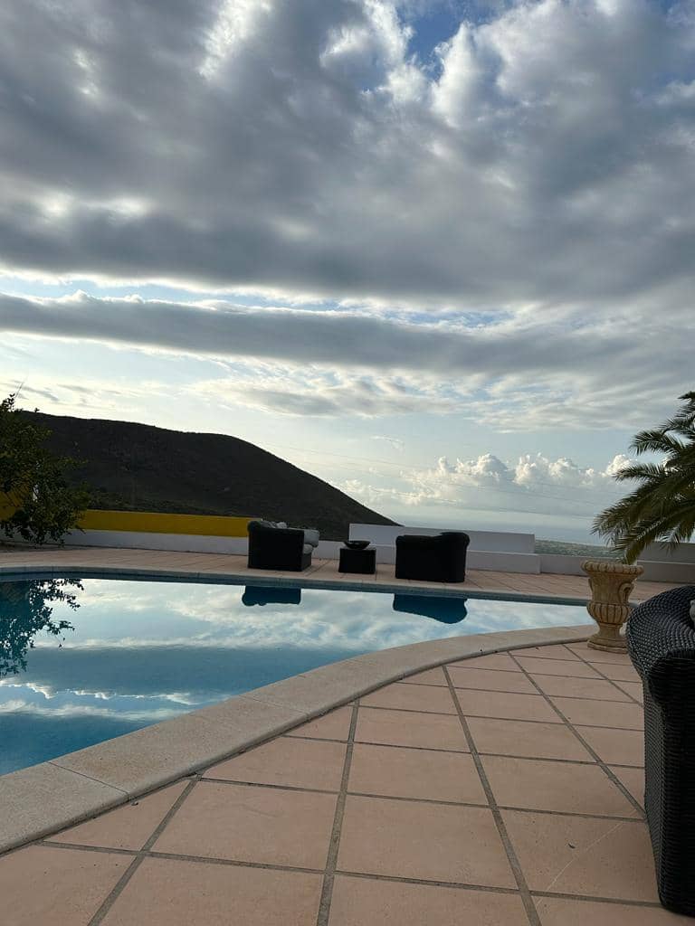 4 bedroom Villa for sale in Molvizar with pool - € 480,000 (Ref: 7790282)