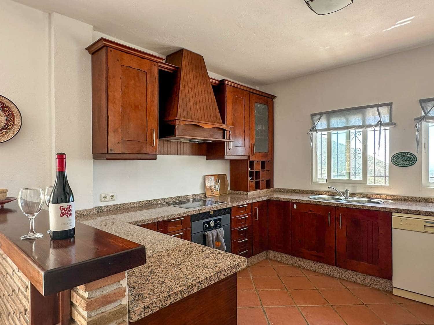 4 bedroom Villa for sale in Molvizar with pool - € 480,000 (Ref: 7790282)