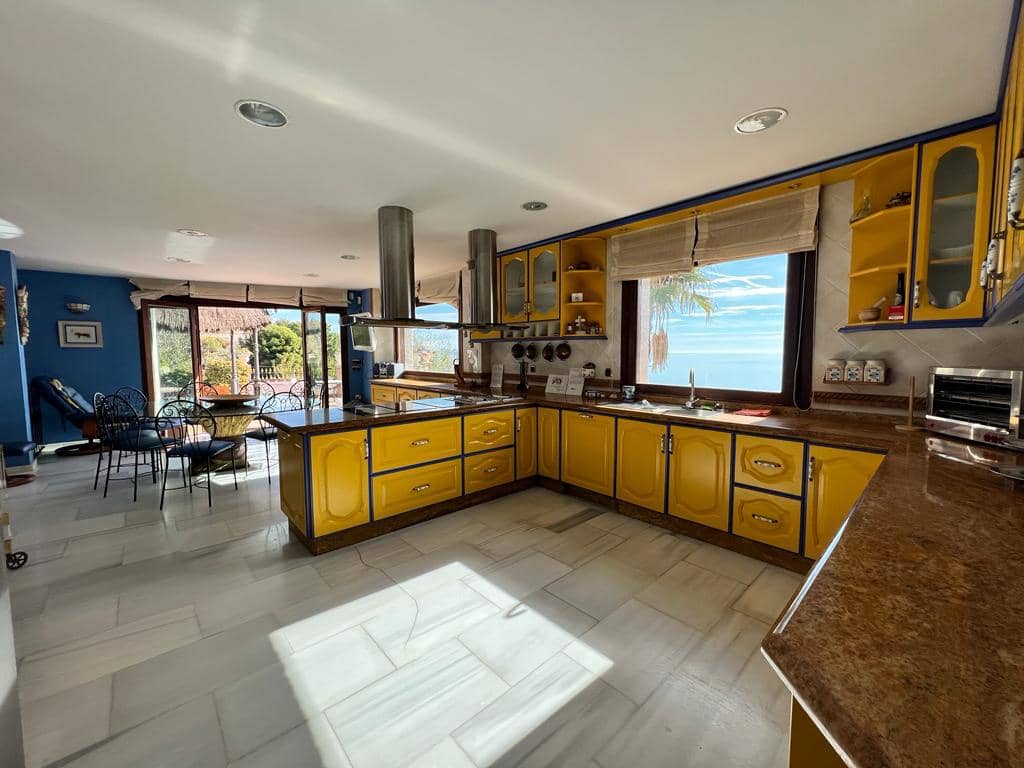 8 soveværelse Villa til salg i Salobrena med swimmingpool - € 3.750.000 (Ref: 7937233)