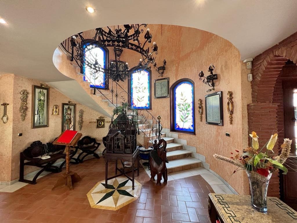 8 soveværelse Villa til salg i Salobrena med swimmingpool - € 3.750.000 (Ref: 7937233)