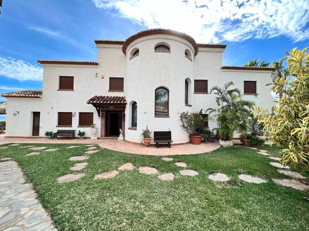 8 soveværelse Villa til salg i Salobrena med swimmingpool - € 3.750.000 (Ref: 7937233)