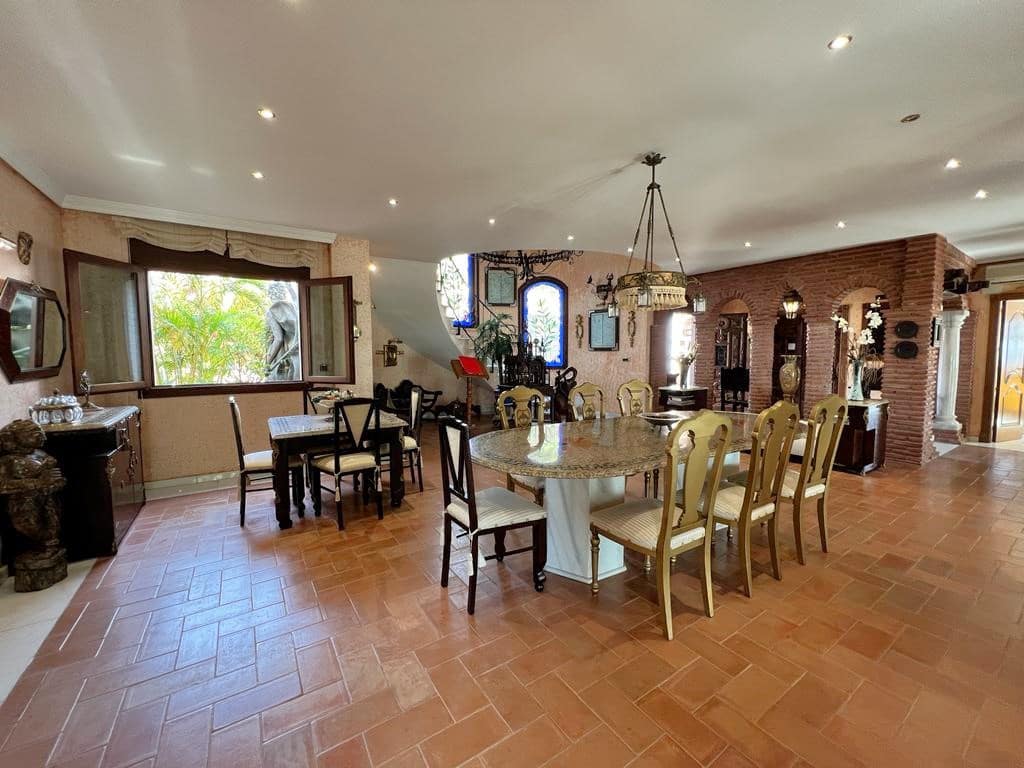 8 soveværelse Villa til salg i Salobrena med swimmingpool - € 3.750.000 (Ref: 7937233)