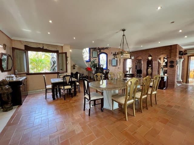 8 soverom Villa til salgs i Salobreña med svømmebasseng - € 3 750 000 (Ref: 7937233)