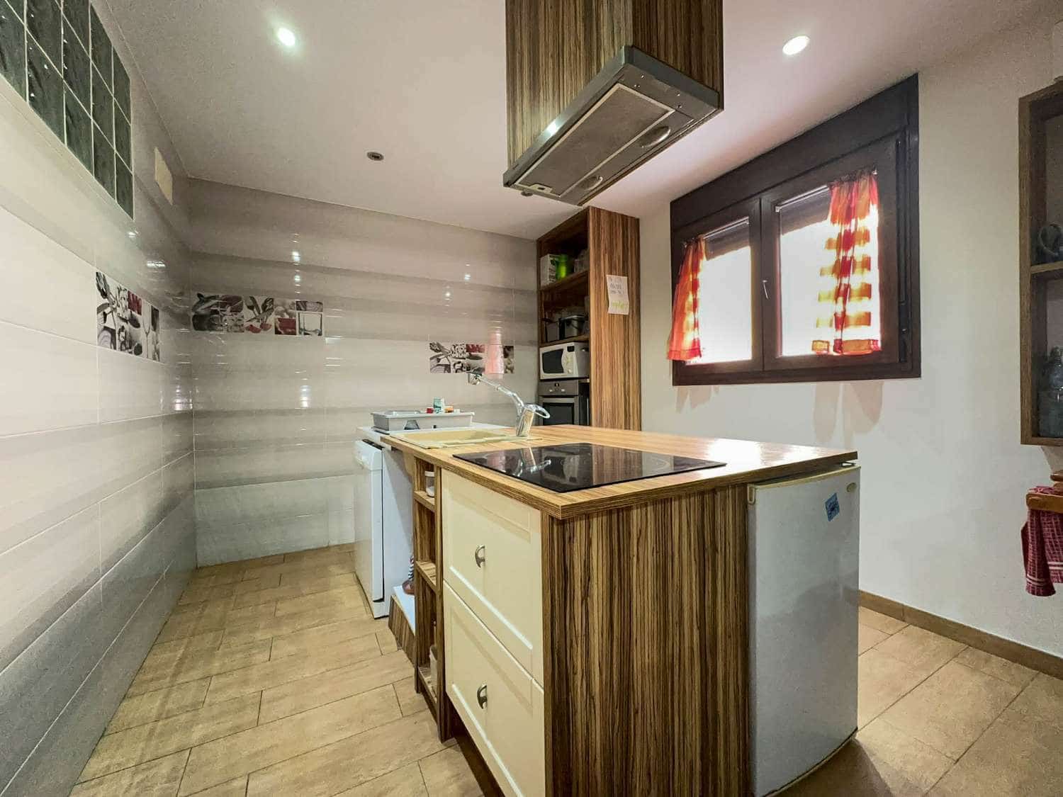 3 soverom Hus til salgs i Velez de Benaudalla med svømmebasseng - € 385 000 (Ref: 7993708)