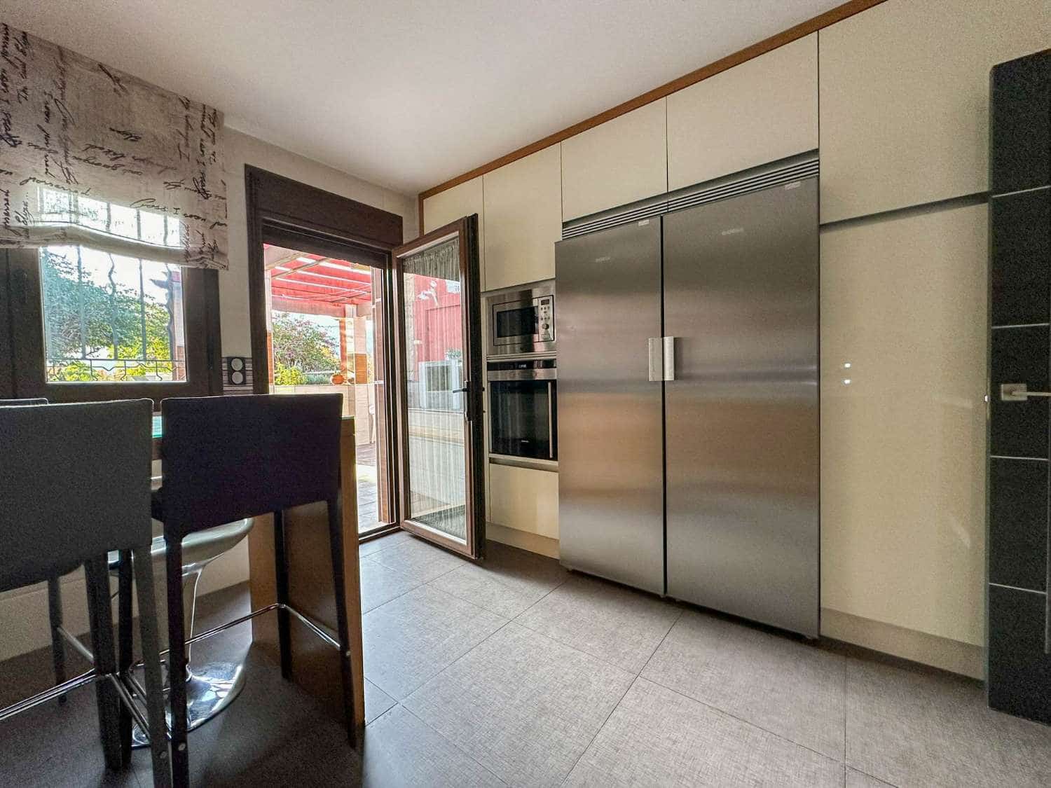 3 soverom Hus til salgs i Velez de Benaudalla med svømmebasseng - € 385 000 (Ref: 7993708)