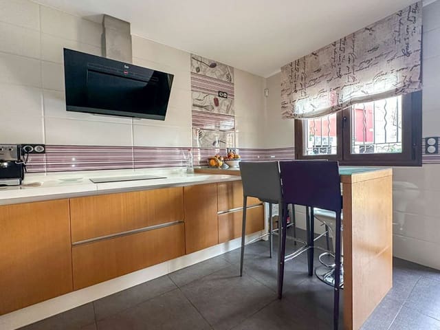 3 soveværelse Byhus til salg i Vélez de Benaudalla med swimmingpool - € 385.000 (Ref: 7993708)