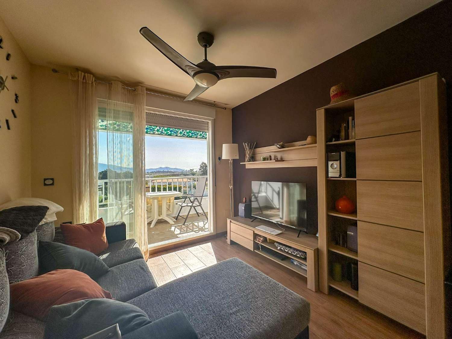 2 slaapkamer Flat te huur in Salobrena met zwembad - € 550 (Ref: 8339624)