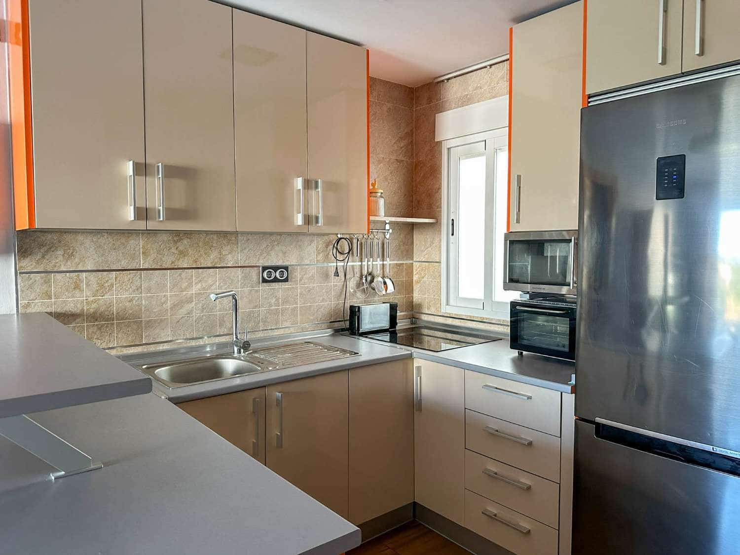 2 slaapkamer Flat te huur in Salobrena met zwembad - € 550 (Ref: 8339624)