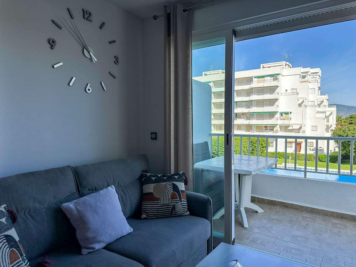 2 slaapkamer Flat te huur in Salobrena met zwembad - € 550 (Ref: 8339624)