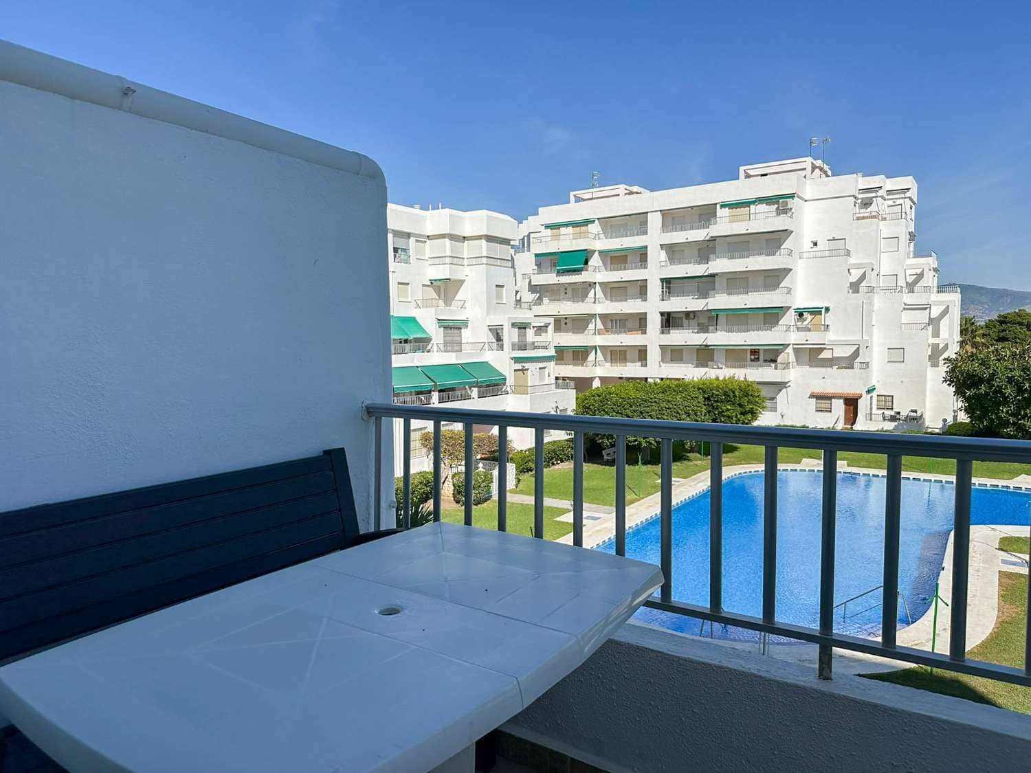 2 slaapkamer Flat te huur in Salobrena met zwembad - € 550 (Ref: 8339624)