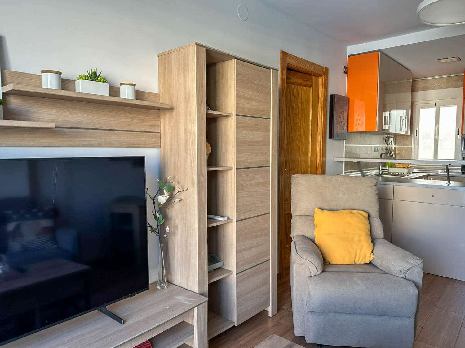 2 slaapkamer Flat te huur in Salobrena met zwembad - € 550 (Ref: 8339624)