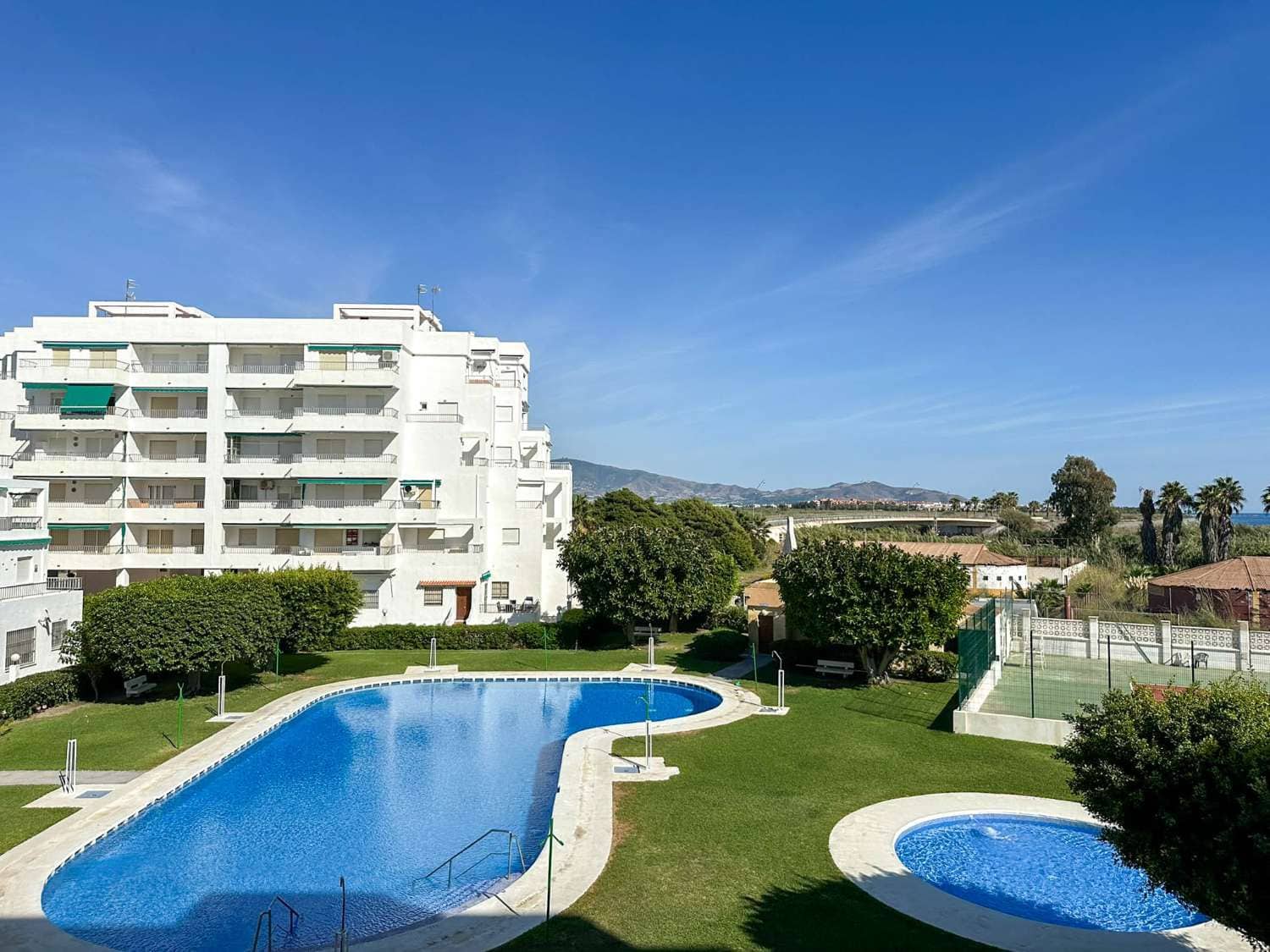 2 slaapkamer Flat te huur in Salobrena met zwembad - € 550 (Ref: 8339624)