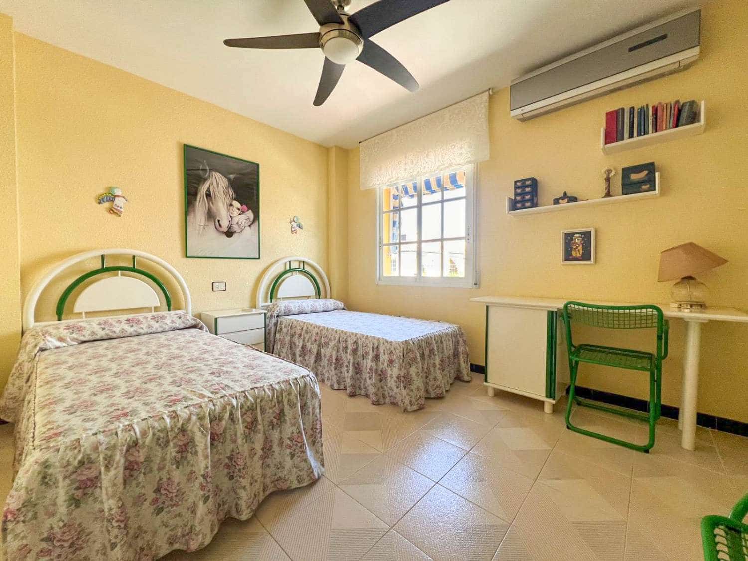 4 soveværelse Byhus til salg i Salobrena med swimmingpool - € 399.000 (Ref: 8383032)