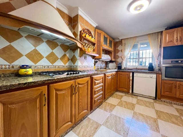 4 sypialnia Dom na sprzedaż w Salobreña z basenem - 399 000 € (Ref: 8383032)