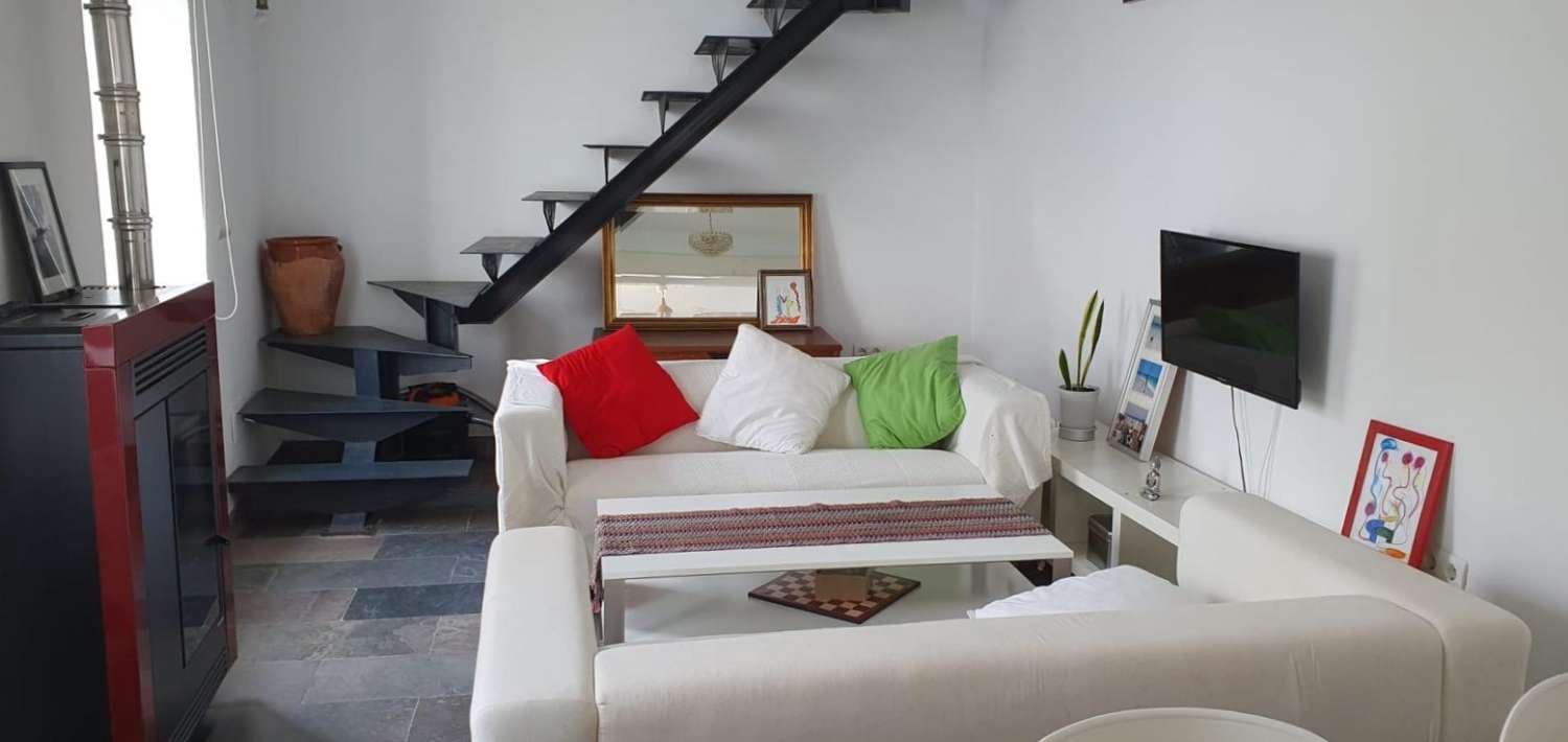 2 soveværelse Byhus til leje i Los Guajares - € 600 (Ref: 8644741)