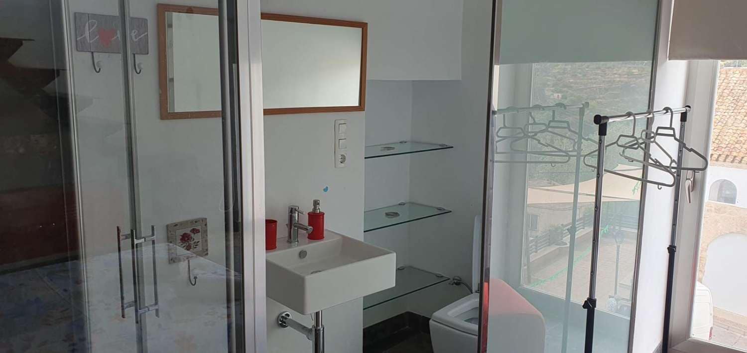 2 soveværelse Byhus til leje i Los Guajares - € 600 (Ref: 8644741)