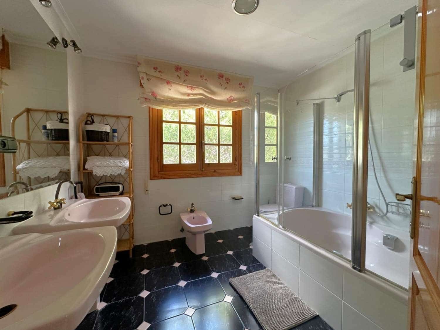 5 soveværelse Villa til salg i Itrabo med swimmingpool garage - € 1.500.000 (Ref: 8867033)