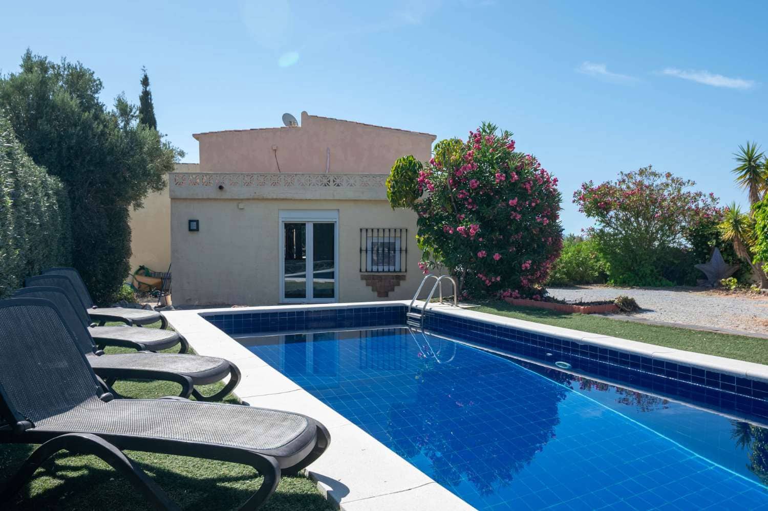 3 sovrum Villa till salu i Salobrena med pool garage - 395 000 € (Ref: 8932157)