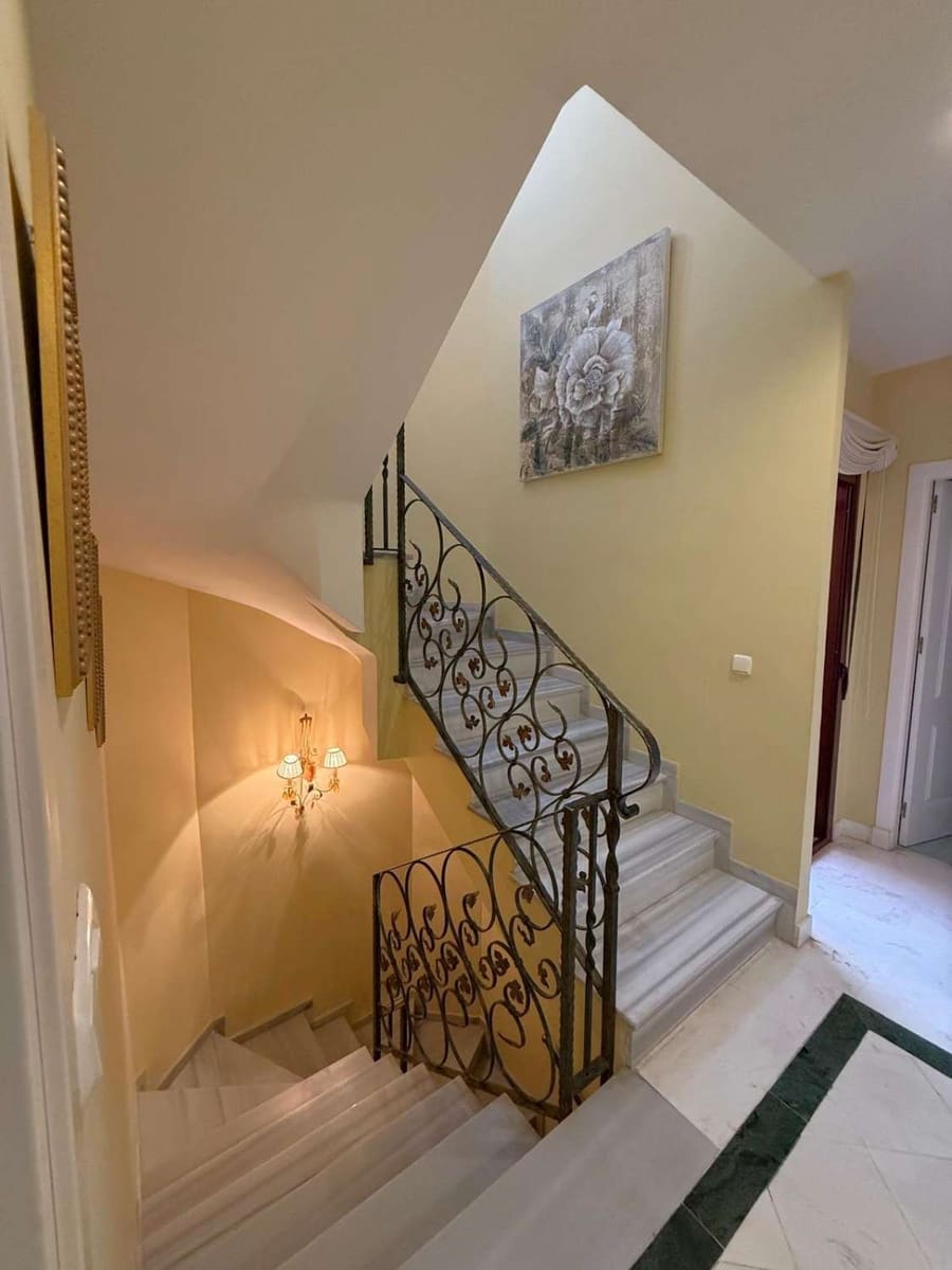 4 soverom Rekkehus til salgs i Motril med svømmebasseng - € 570 000 (Ref: 9023025)