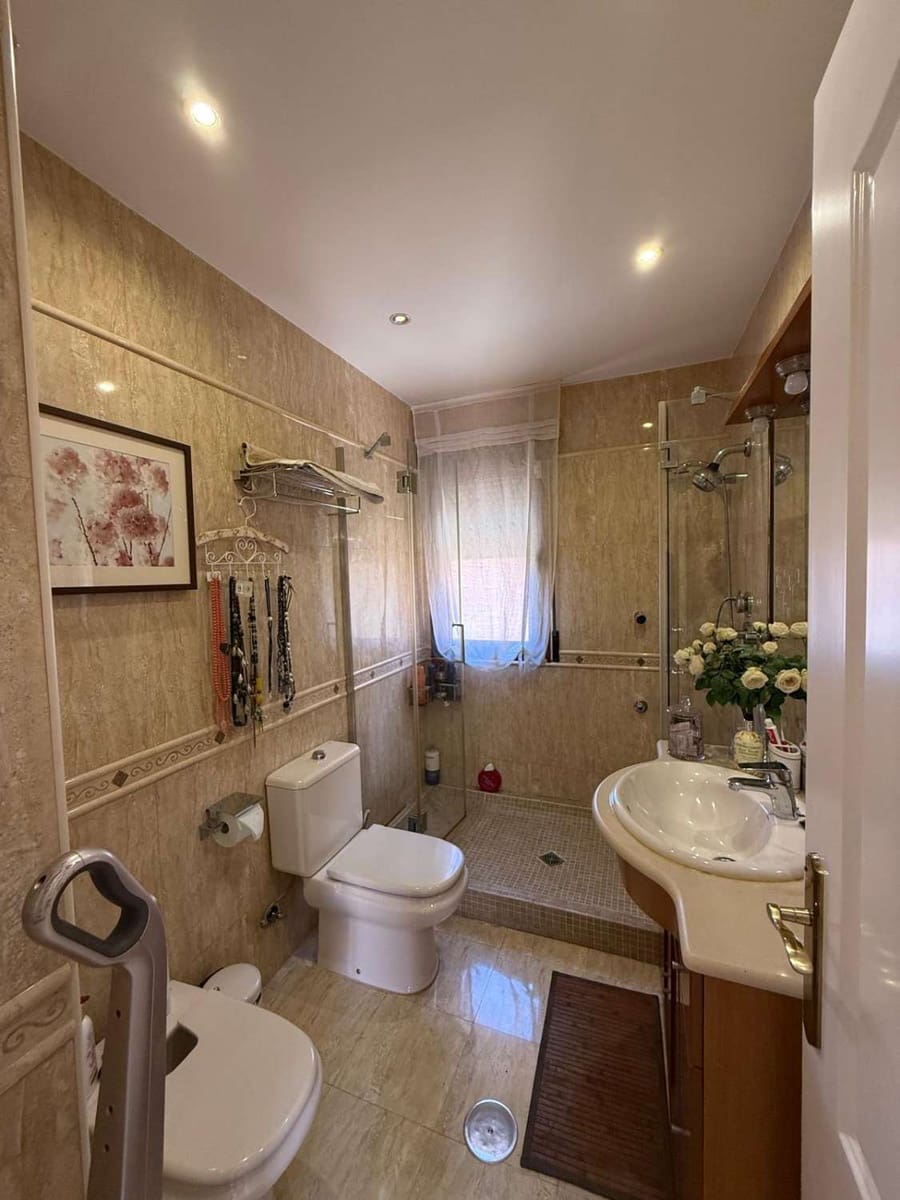 4 soverom Rekkehus til salgs i Motril med svømmebasseng - € 570 000 (Ref: 9023025)