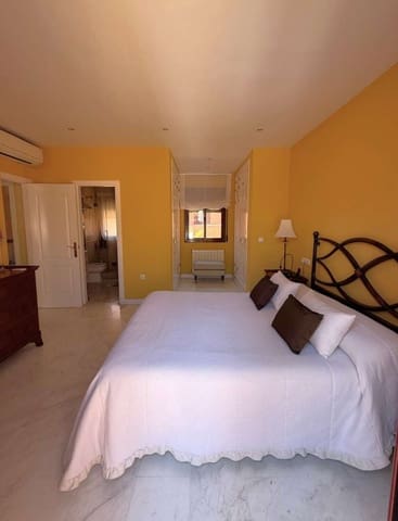 4 bedroom Terraced Villa for sale in Motril with pool - € 570,000 (Ref: 9023025)