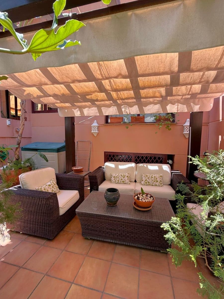 4 soverom Rekkehus til salgs i Motril med svømmebasseng - € 570 000 (Ref: 9023025)