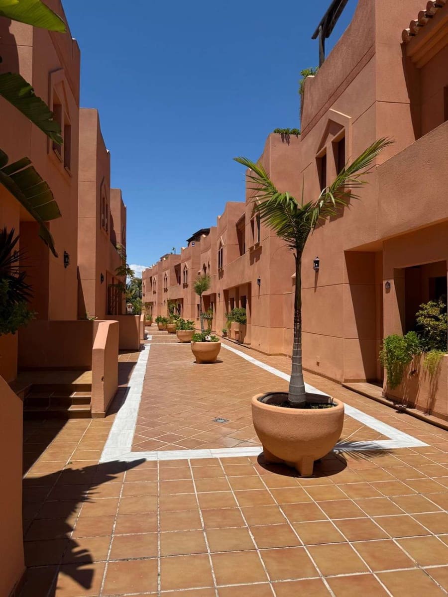 4 soverom Rekkehus til salgs i Motril med svømmebasseng - € 570 000 (Ref: 9023025)