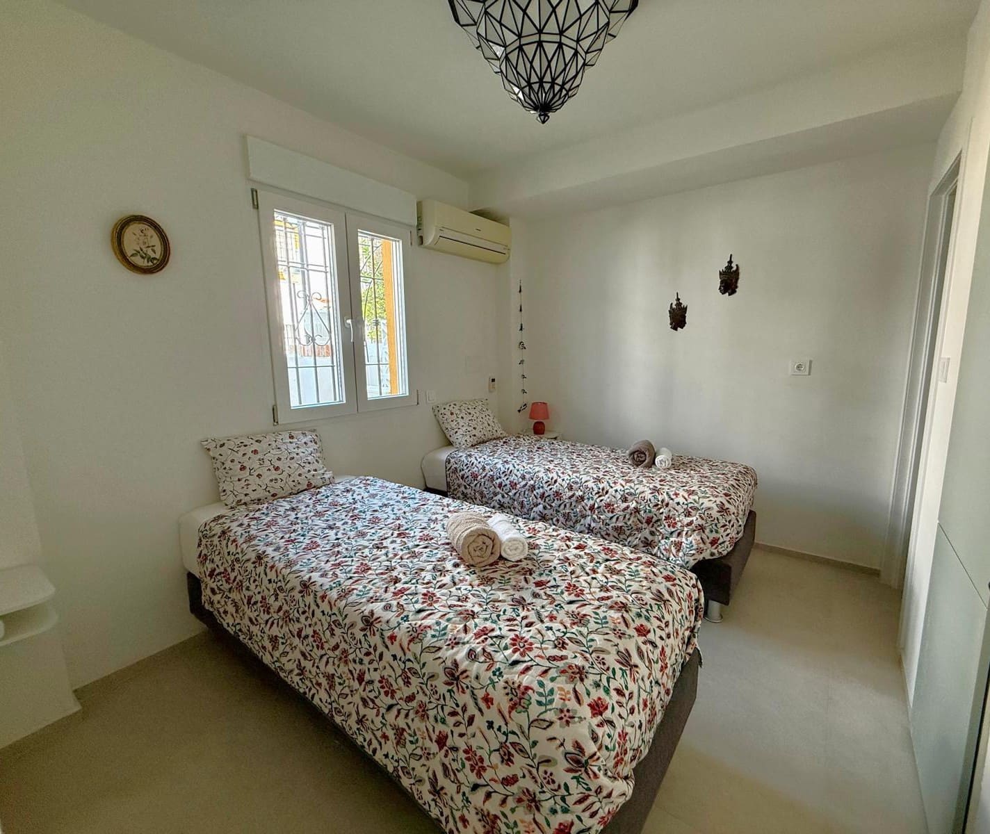 3 soverom Hus til salgs i Salobrena med svømmebasseng - € 1 505 (Ref: 9108502)