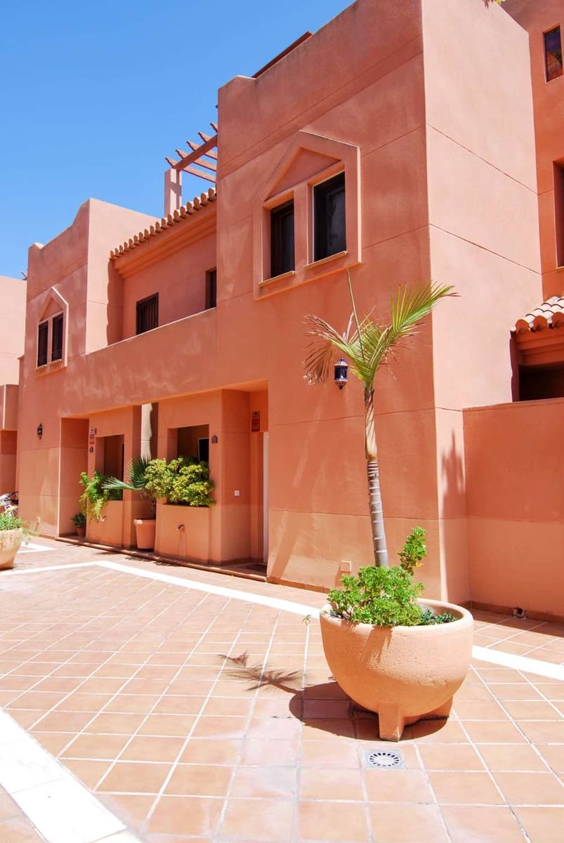 4 soveværelse Byhus til salg i Motril med swimmingpool - € 550.000 (Ref: 9110092)