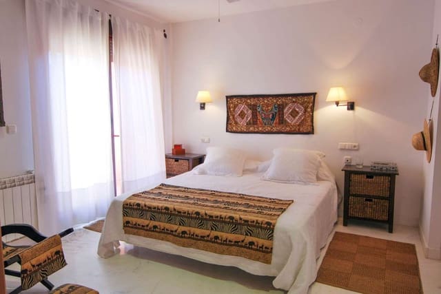 4 soveværelse Byhus til salg i Motril med swimmingpool - € 550.000 (Ref: 9110092)