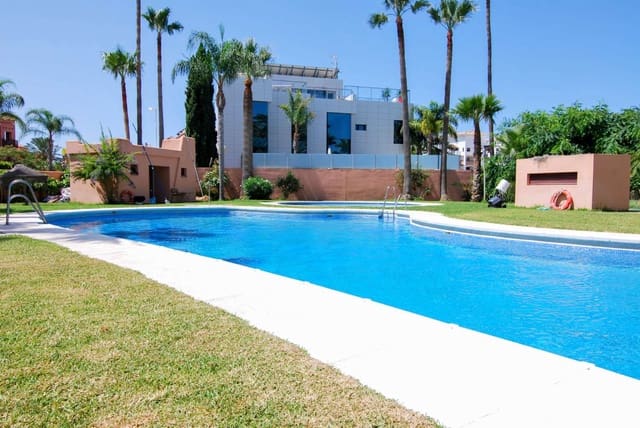 4 soveværelse Byhus til salg i Motril med swimmingpool - € 550.000 (Ref: 9110092)