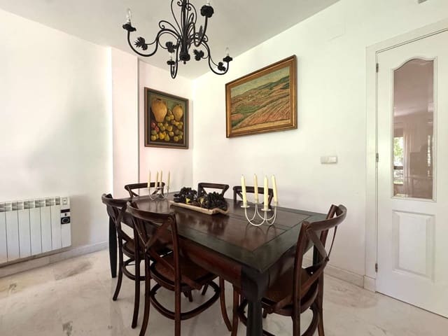 4 soveværelse Byhus til salg i Motril med swimmingpool - € 550.000 (Ref: 9110092)