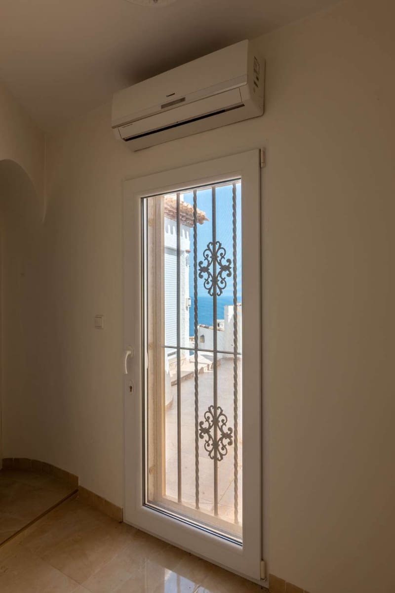 4 bedroom Villa for sale in Salobrena with pool - € 659,000 (Ref: 9113955)