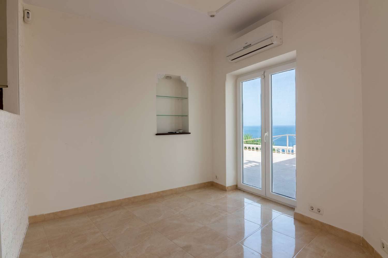4 bedroom Villa for sale in Salobrena with pool - € 659,000 (Ref: 9113955)