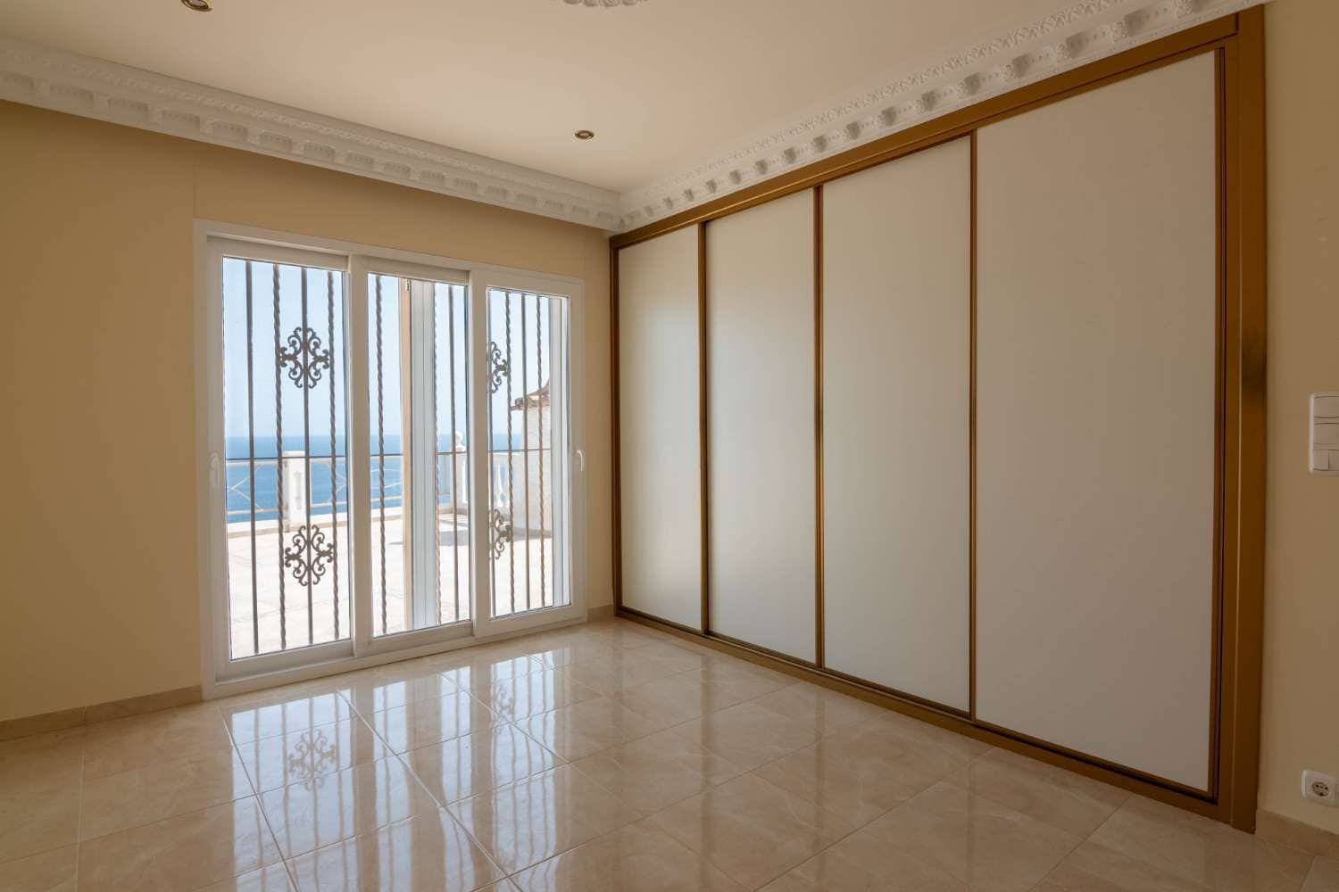 4 bedroom Villa for sale in Salobrena with pool - € 659,000 (Ref: 9113955)