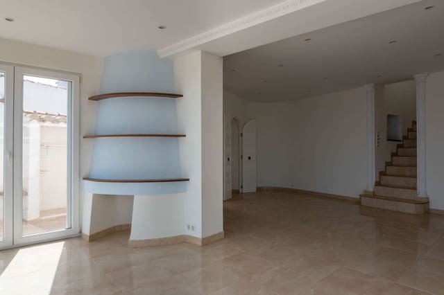 Chalet de 4 habitaciones en Salobreña en venta con piscina - 659.000 € (Ref: 9113955)