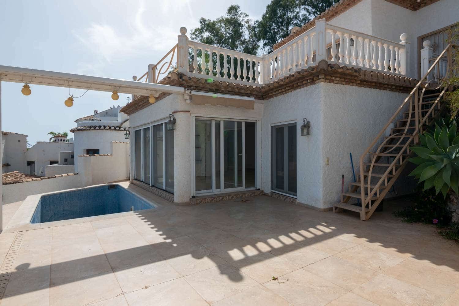 4 bedroom Villa for sale in Salobrena with pool - € 659,000 (Ref: 9113955)