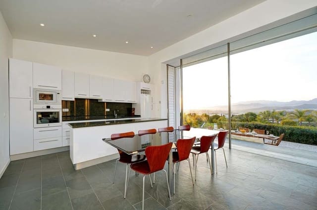 3 soveværelse Byhus til salg i Motril med swimmingpool - € 583.000 (Ref: 9142131)