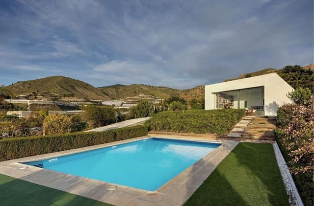 3 soveværelse Byhus til salg i Motril med swimmingpool - € 583.000 (Ref: 9142131)