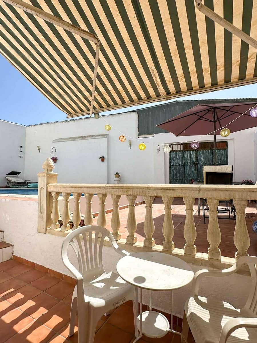 6 bedroom Finca/Country House for sale in Salobrena with pool - € 350,000 (Ref: 9145291)