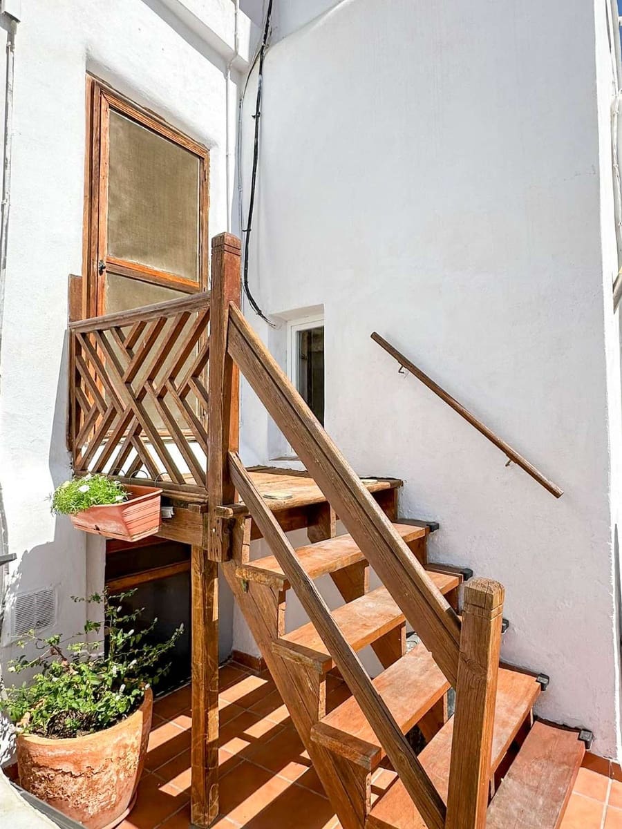 6 bedroom Finca/Country House for sale in Salobrena with pool - € 350,000 (Ref: 9145291)