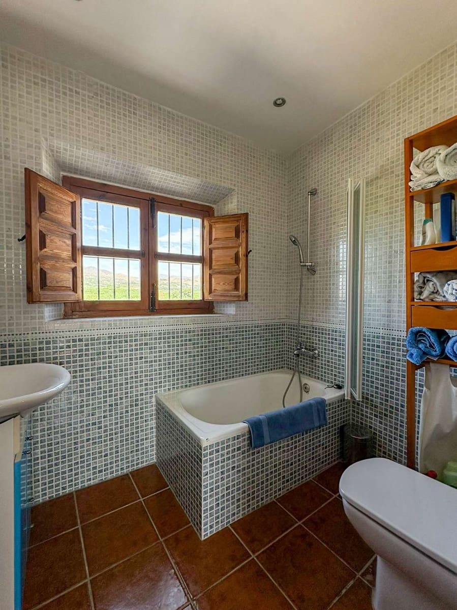 6 bedroom Finca/Country House for sale in Salobrena with pool - € 350,000 (Ref: 9145291)