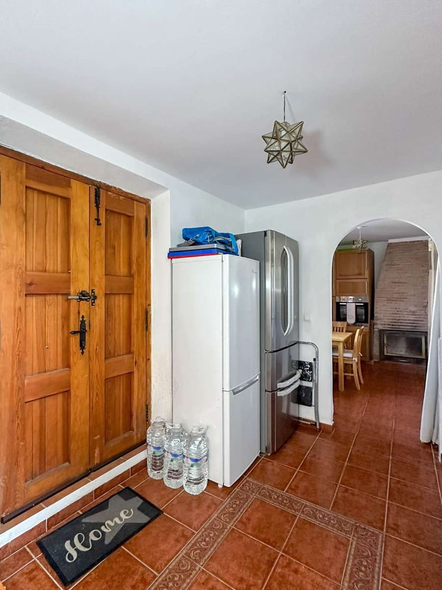 6 bedroom Finca/Country House for sale in Salobrena with pool - € 350,000 (Ref: 9145291)